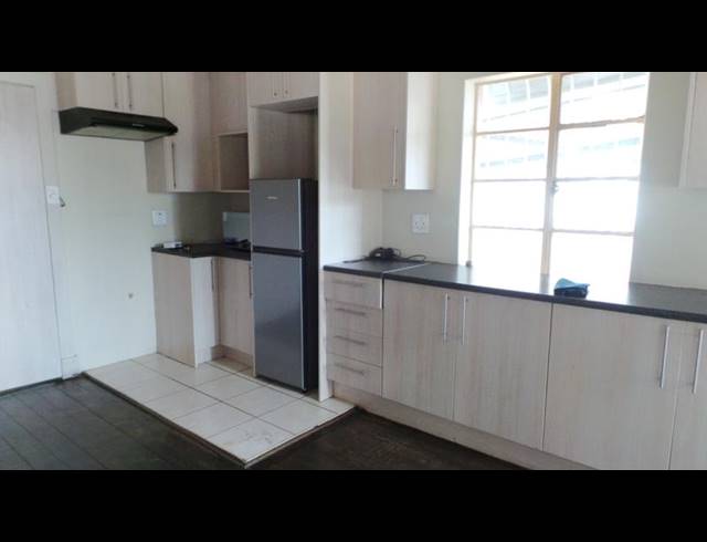 6 BEDROOM HOUSE FOR SALE IN PRIMROSE